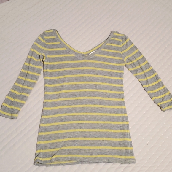 Cabi Striped 3/4 sleeve double v neck shirt- Size M - Picture 2 of 4